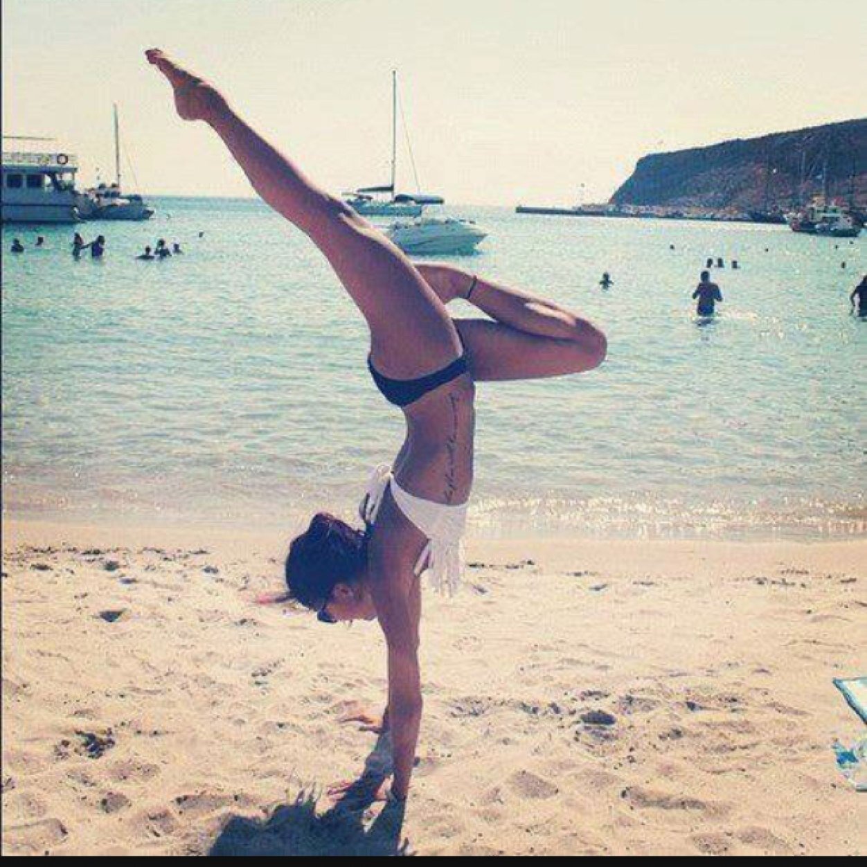 If I can do it, you can do it, start today not tomorrow! Cheerleader, High school fittie started: 2/3/14 Avi: is not mee! Michigan☀