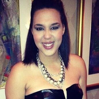 Loves singing, playing the guitar,being a mom,and meeting new people!