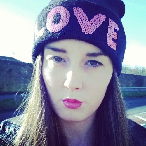 I'm 16, I'm from the UK. but i don't have a British accent, bummer! I love everything to do with make-up and fashion! :)  FOLLOW ME FOR A FOLLOW BACK!