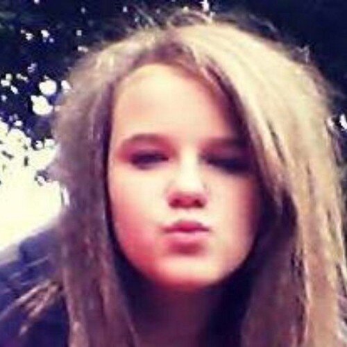 Im a 14 year old girl from Manchester i love the vamps and bars and melody  millions xxxxxxxcxxxcxxxxxxxxx