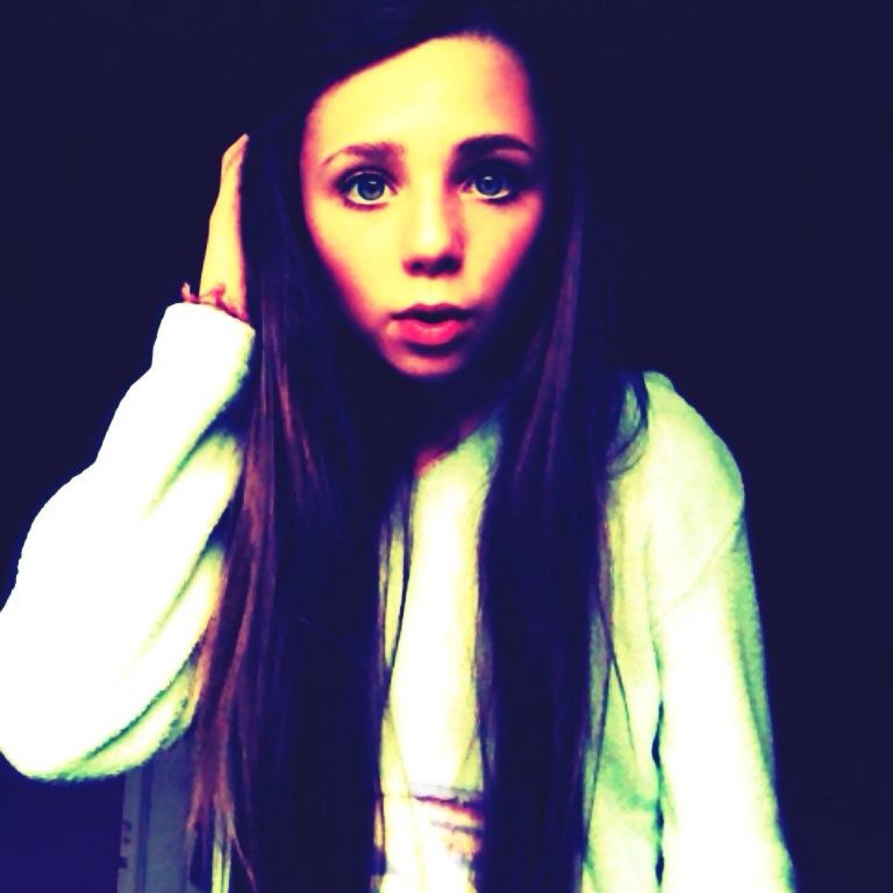 I am ellie mai gould from chelmsford essex am 15 birthday is 19th may ma hight if 4ft7 ma hobbies are playing basketball and drawing i aslo play ps3 xx
