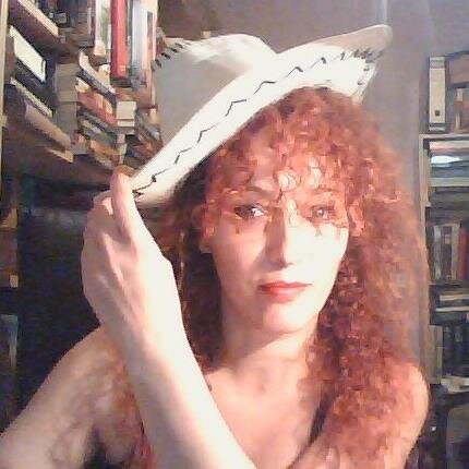 Historiadora, Escritora, Community Manager, Correctora, Periodista cultural