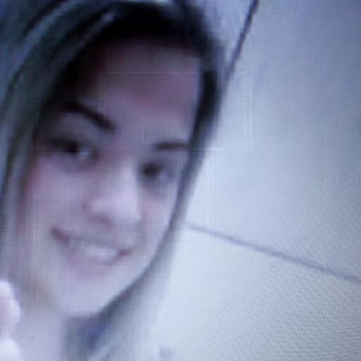 .Valorizo quem não se importa, choro por quem não merece e amo quem não devia. Complicado né?Bem-vindo a minha vida!