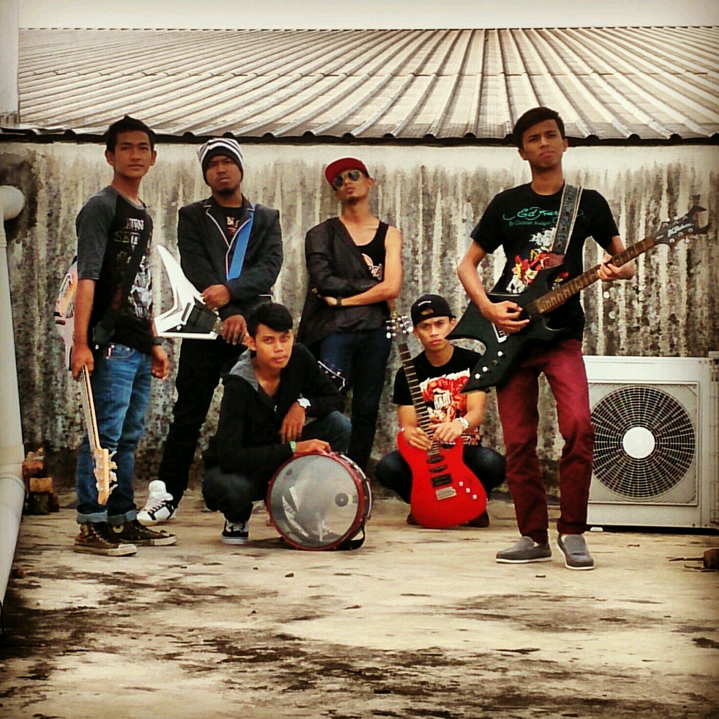 This is the official account for The Junks Band. For booking email:junksoffical@gmail.com follow insta: thejunksofficial
