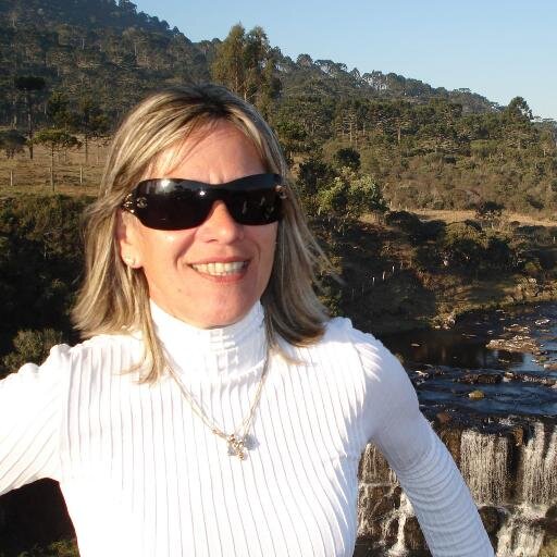 Gremista, espírita,amiga, reikiana, amo minha família, adoro cozinhar, viajar, ler um bom livro.Gosto de rir de tudo que for engraçado e não vivo sem música.