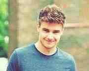 hi I am liam I am from one D I am sweet funny kind (single bi )