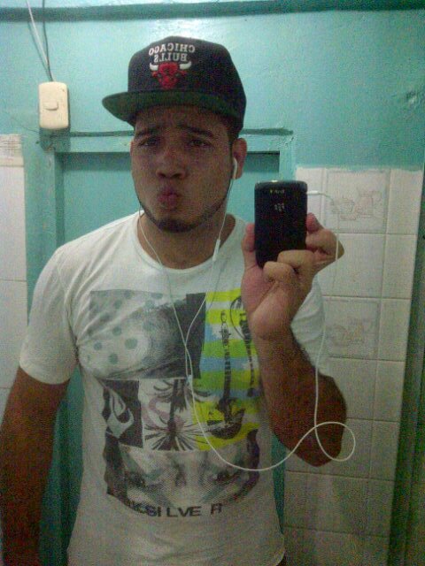 moisescaballer's profile picture. Soy un chavo que le gusta experimentar nuevas cosas amigable