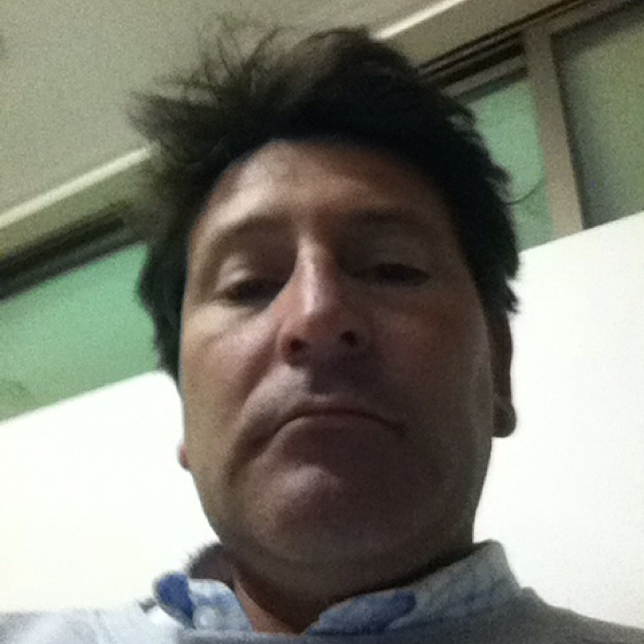 naci un 22 de agosto de 1972, soy una persona que le encantan los desafios, nunca me doy por vencido, se ganar y tambien perder,amo la vida y a mi familia.