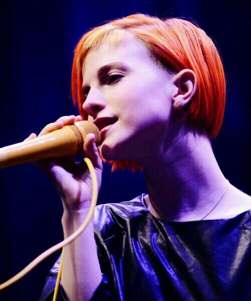 I'm a parawhore,  nothin' more, i'm sorry that'll never change.