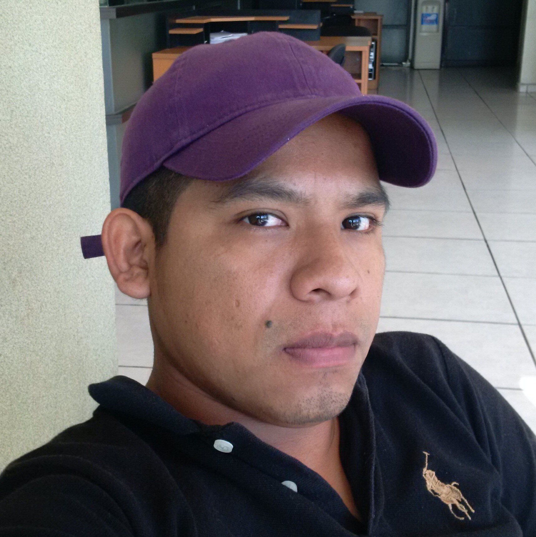 dgh011282's profile picture. feliz