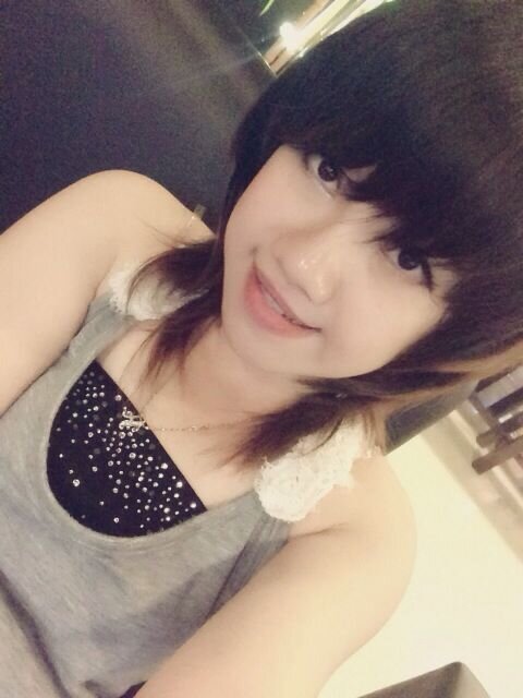 Biarlah org lain yg menilai q sndiri.....I'm very happy with my friends,my famz.....