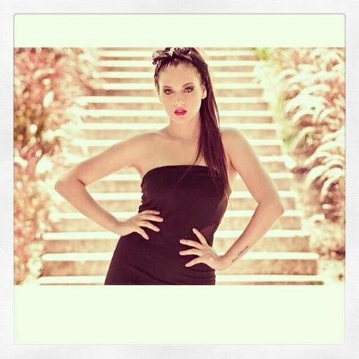 Hoola Soy Olivia de  Somos Familia y tengo 19 años  ·parodia no soy barbie·