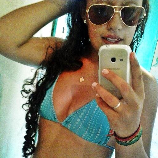 A Minha força não é bruta... Não sou freira,Nem sou puta' ♪ ♪ ♫