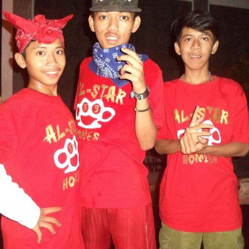 Drummer :  ( BONEKA CHUKY ) (Y) disini gua bersungguh sungguh pengen jadi Drummer propesonal yg hebat bisa banggain ibu & bapa :* :* {}