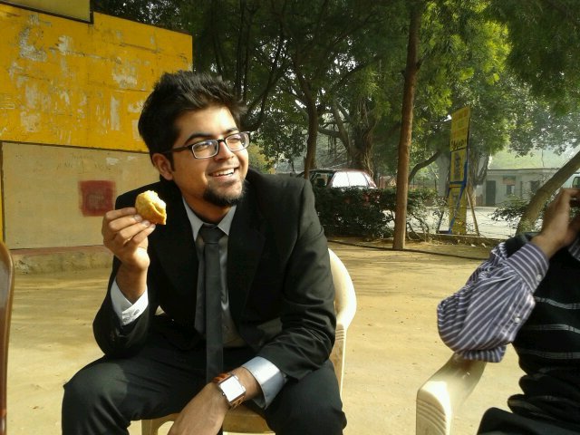 me.. m jst a simple guy who loves to make frndz.... if u wanna do frndship with me... join me