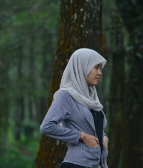 Follow twitter baru aku -- @sitimaryamAL .. Yang ini udah ga kepake