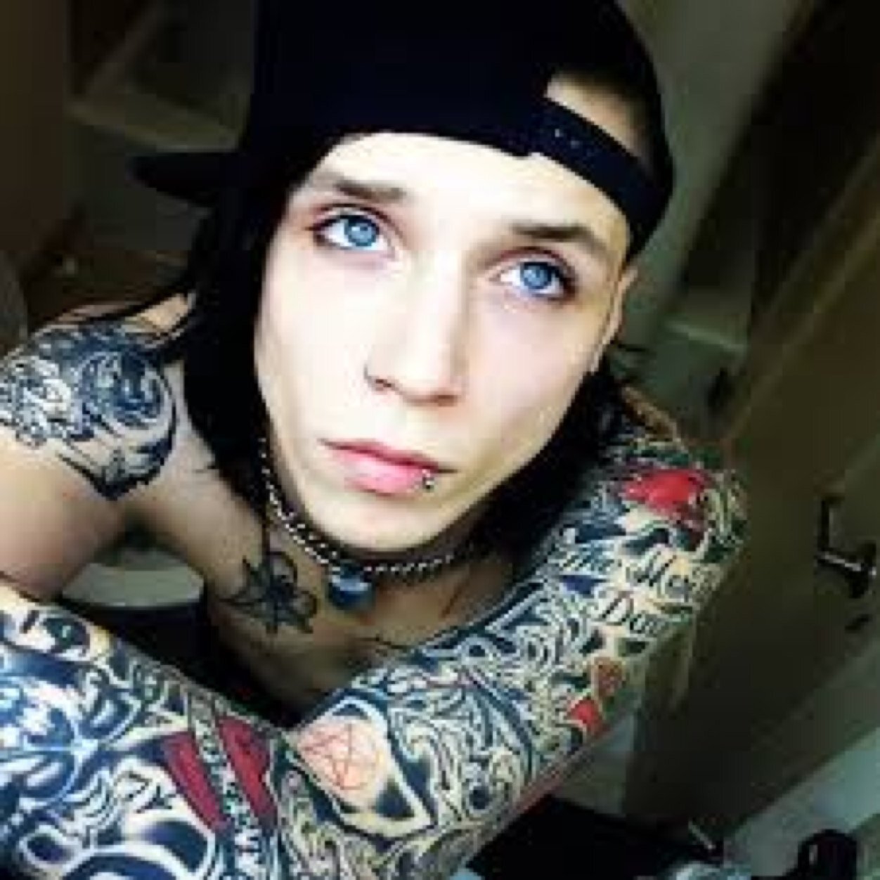 DIRETIONER| IM HERE FOR U BEAUTIFUL PEOPLE|I FOLLOW MY FOLLOWERS|