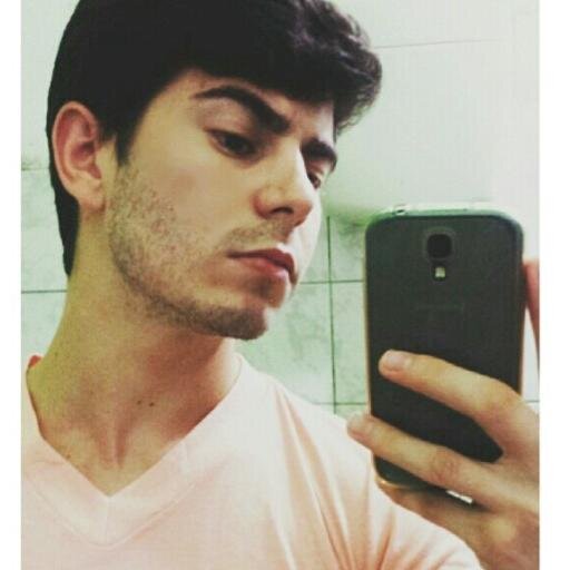 Ainda é cedo pra construir uma imagem definitiva a meu respeito, então, curta meus momentos!
