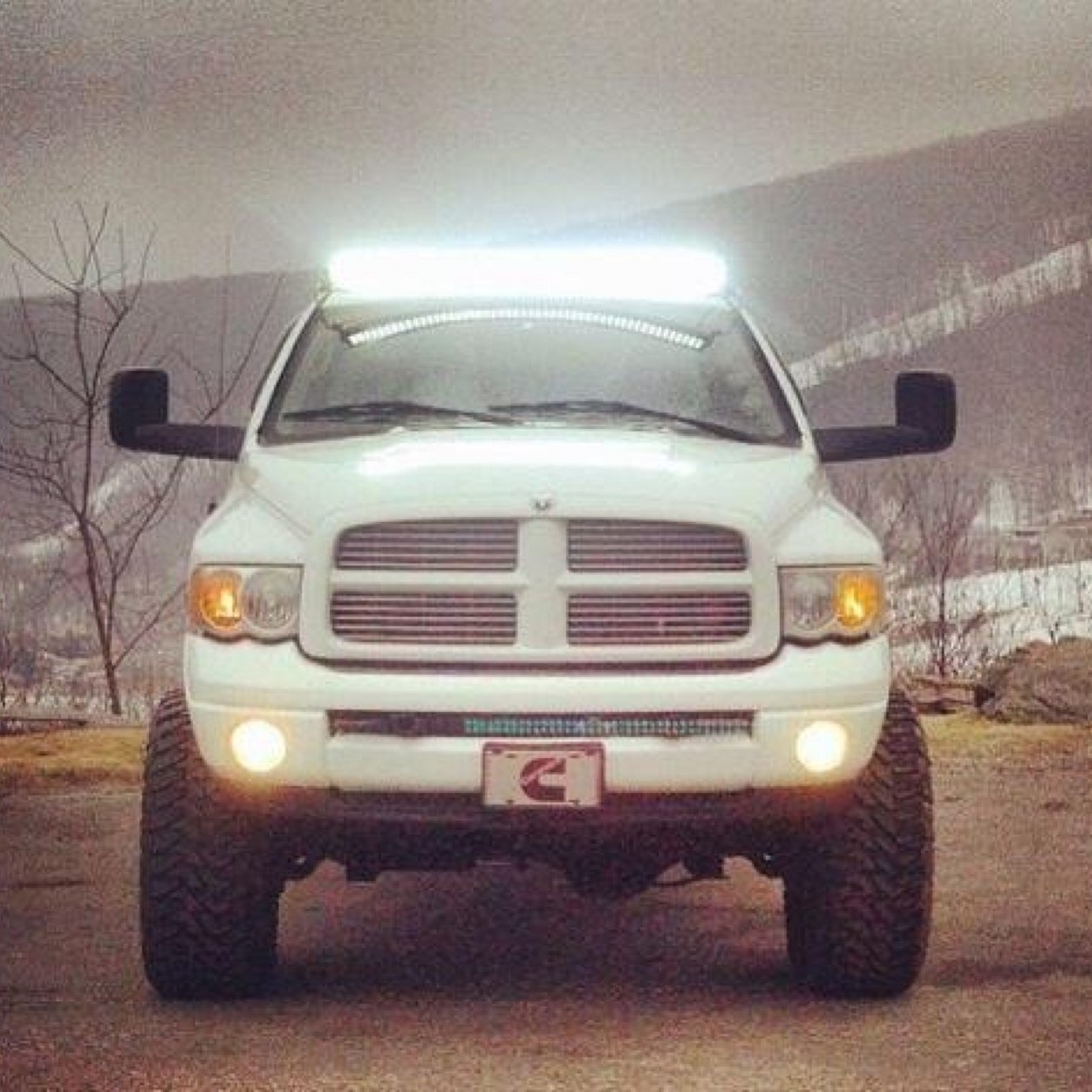 FOLLOW & Rt ME & THESE ACCOUNTS @truckpicsdaily @diesels_daily @towingpicsdaily