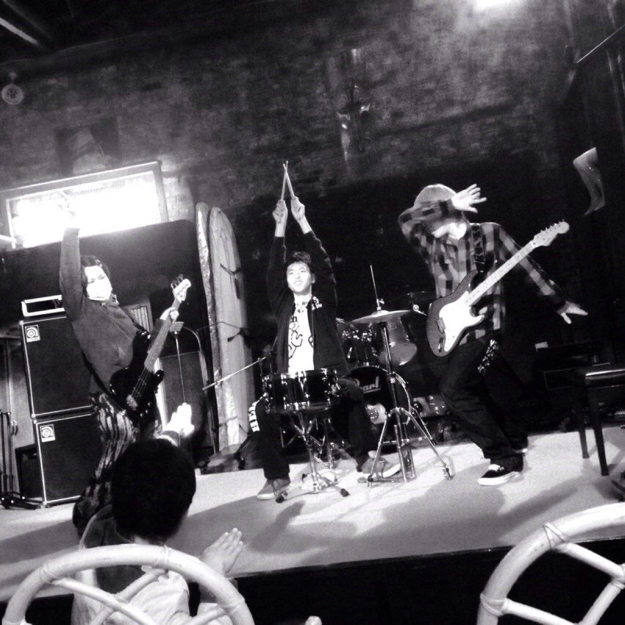 mediocrity.公式アカウントです。 読み方はメディオクライティです。ライブ情報とメンバーの日常をtweet、retweetしていきます。