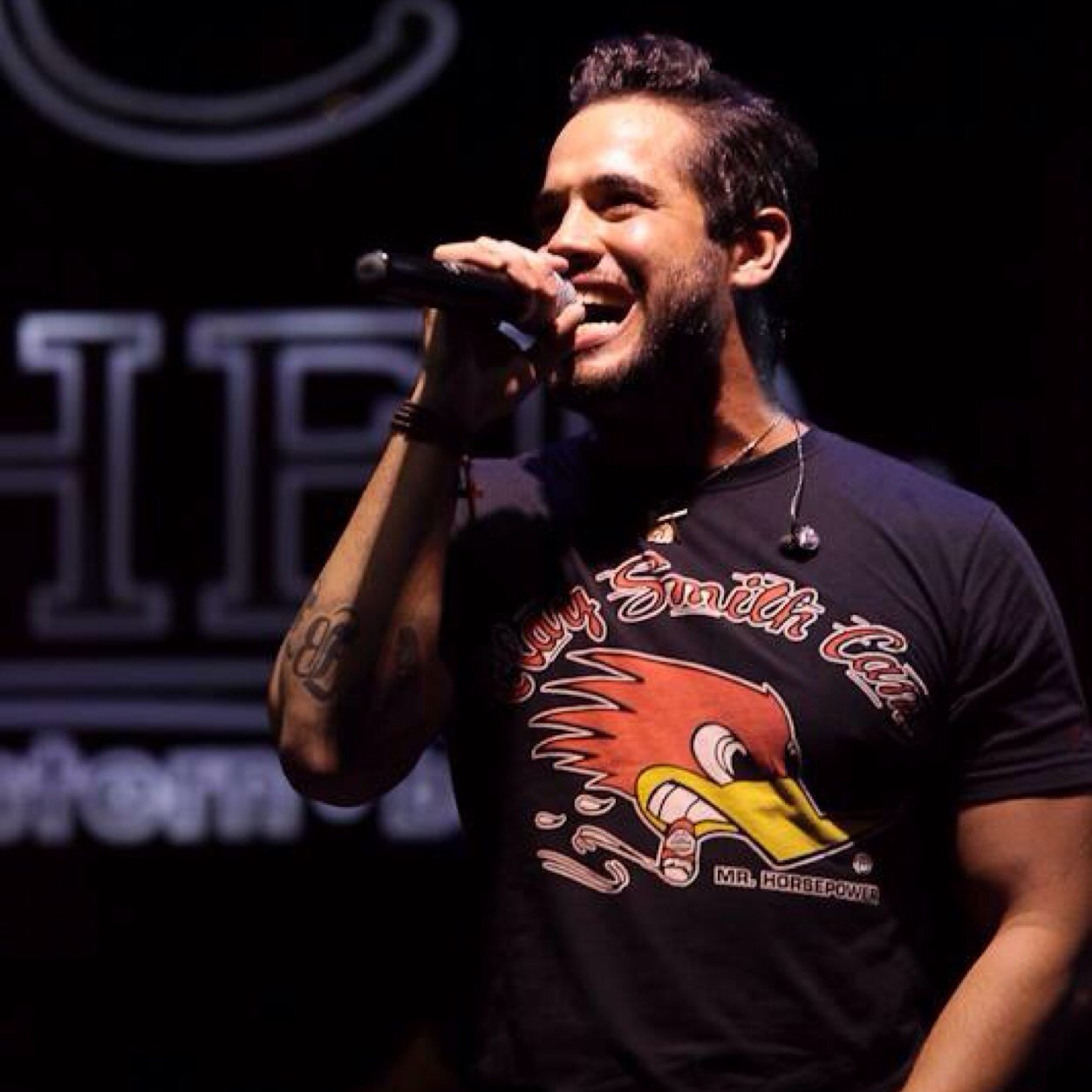 Vinicius ( @DiegoeVinicius ) A gente faz de tudo um pouco nessa vida ... Don't stop Believing