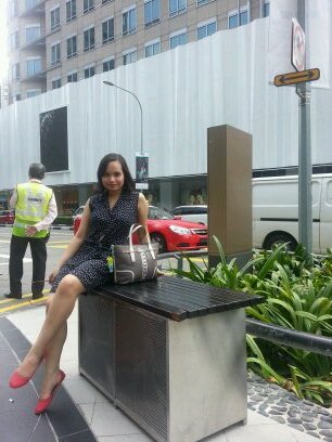 Woman.
Medical Doctor.
Internal Medicine Specialist.