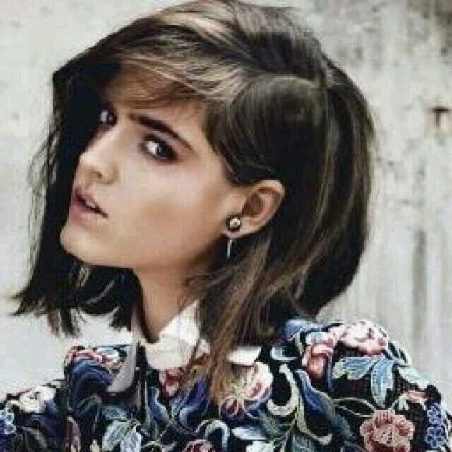 ‏‏غيمة بيضاء ، سقطت مطراً على أرض جافه.!