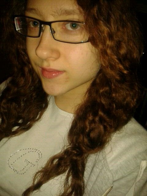 Bizia98's profile picture. Aunque parezca yo no soy una princesa en realidad no soy más que una traviesa si tú te acercas se que pierdo la cabeza yo no respondo cuando hay luna llena