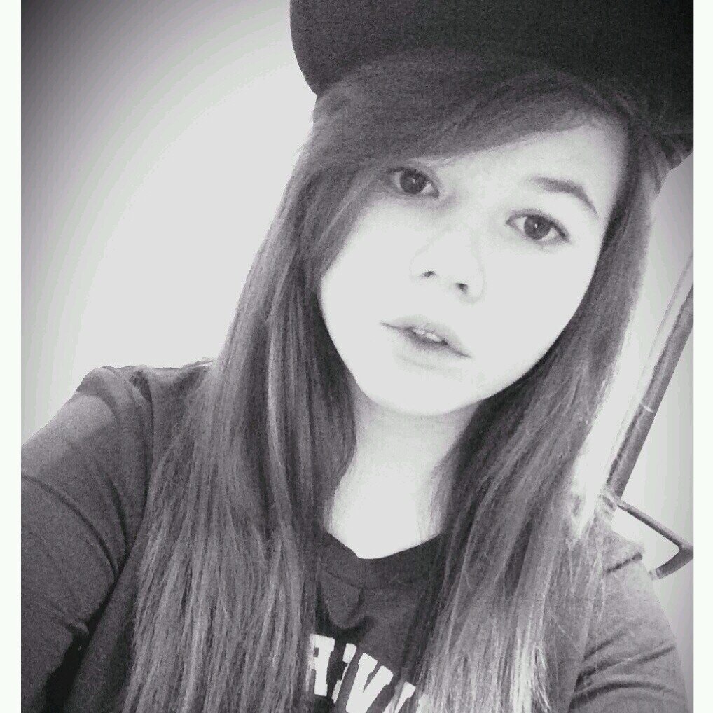 angelina8937's profile picture. 