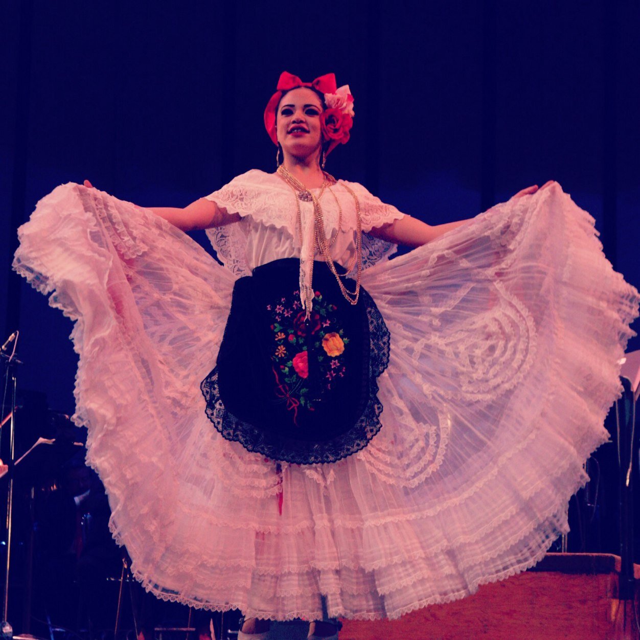 Orgullosa Bailarina en Ballet folklorico de la Universidad Veracruzana, estudiante de derecho..
