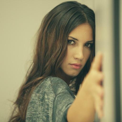 20. Actriz y modelo. Soy muy chula y no quiero que te metas conmigo. No busco a un príncipe azul; busco a una princesa azul. ¿La encontrare? eso espero.
