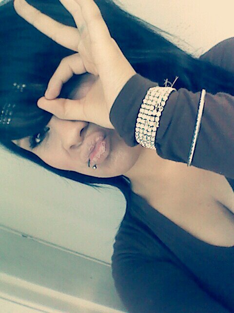 I Love Hores & Mi Name Is Aylin But EveryOnes Tell Me Guerita But I Amm 18 Old & I Have A Beautiful Daugther Her Name Is Shayleen (:
