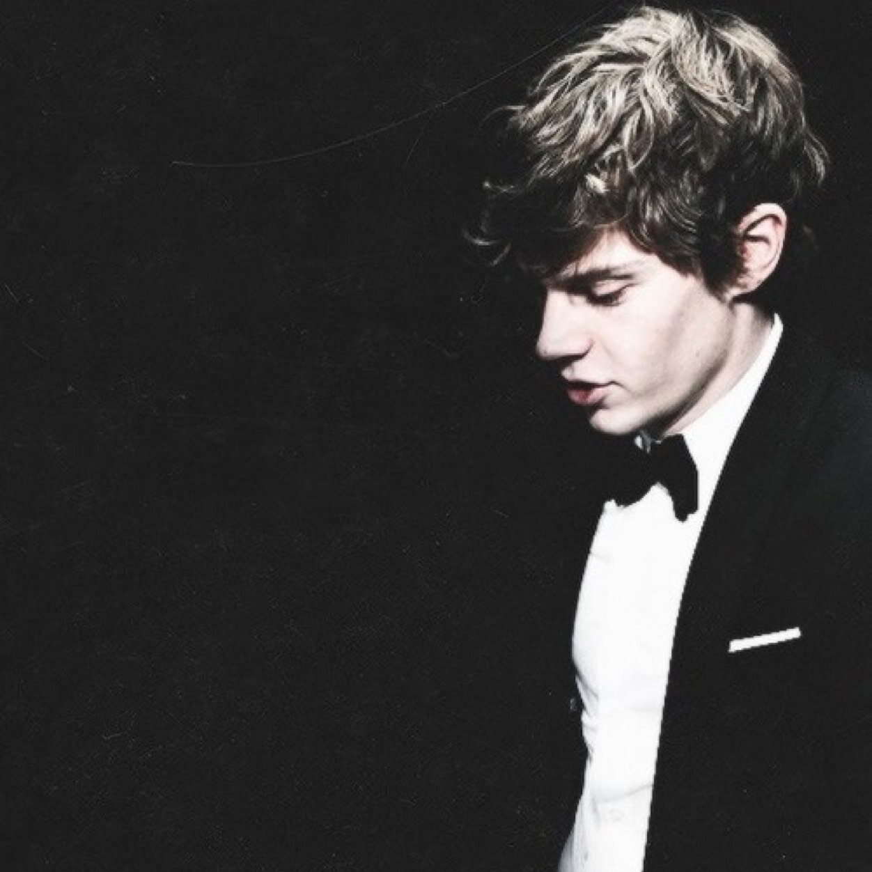 exangelalex's profile picture. Used to be an angel or something.