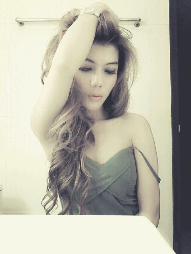 I don't care about popularity. I live in reality based on originality. Forget looks... I respect personality...