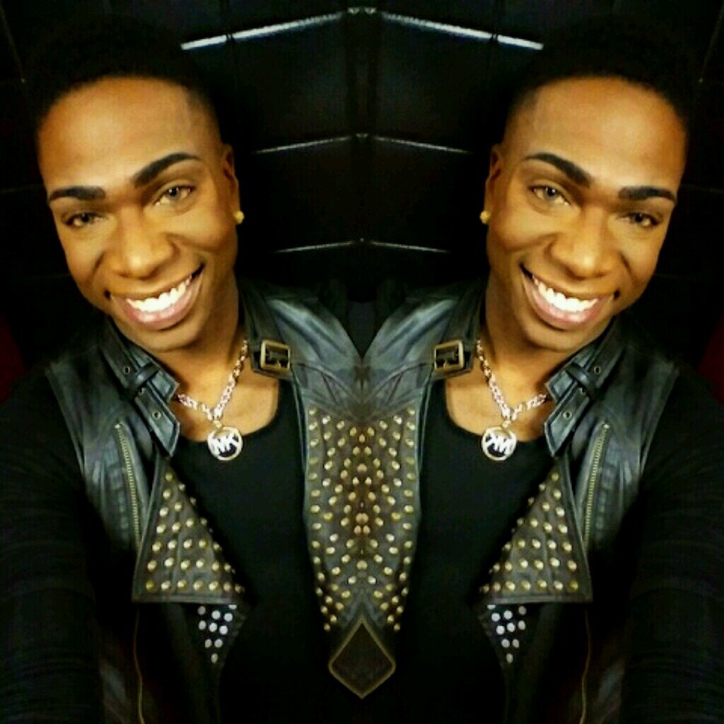 =Nijeray= The boy with the pretty Smile n a Potty Mouth! Live for you cause if you don't WHO WILL? KiK-Iam_ Nijeray IG-_HippieKidd_
