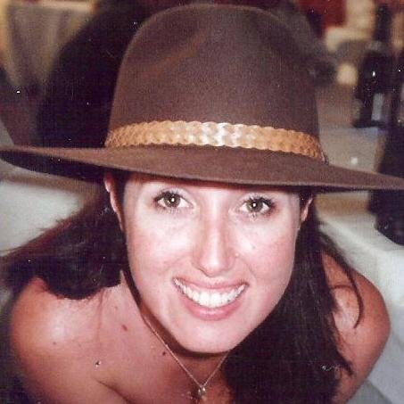 Airbnb Superhost, Ocean swimmer, vintage treasure hunter, sunrise addict and taste tester.