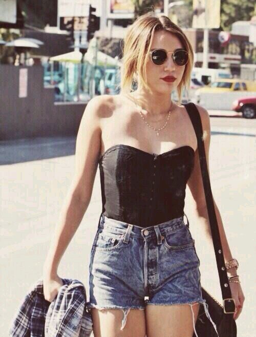 Miley Ray Cyrus, 16, single. }
