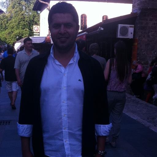 fikretazili's profile picture. Surda bir gedik açtık mukaddes mi mukaddes, ey kahpe rüzgar artık ne yandan esersen es..