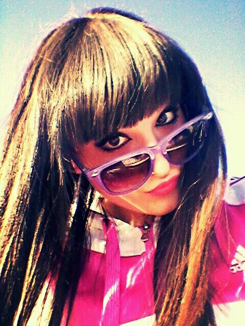 Disfrutando de cada momento como si fuese el ultimo :D Con mucha energia y alegría pal cuerpo!! «LoveTeChno» I'm Fantastic & Autentic ;)