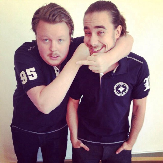 NivaochKlinga's profile picture. Podcasten som pratar om hockey i allmänhet och LIF i synnerhet. Allt från bra skäggväxt till ölen i Metallåtervinning arena tas upp. @Niklasniva @superklinga