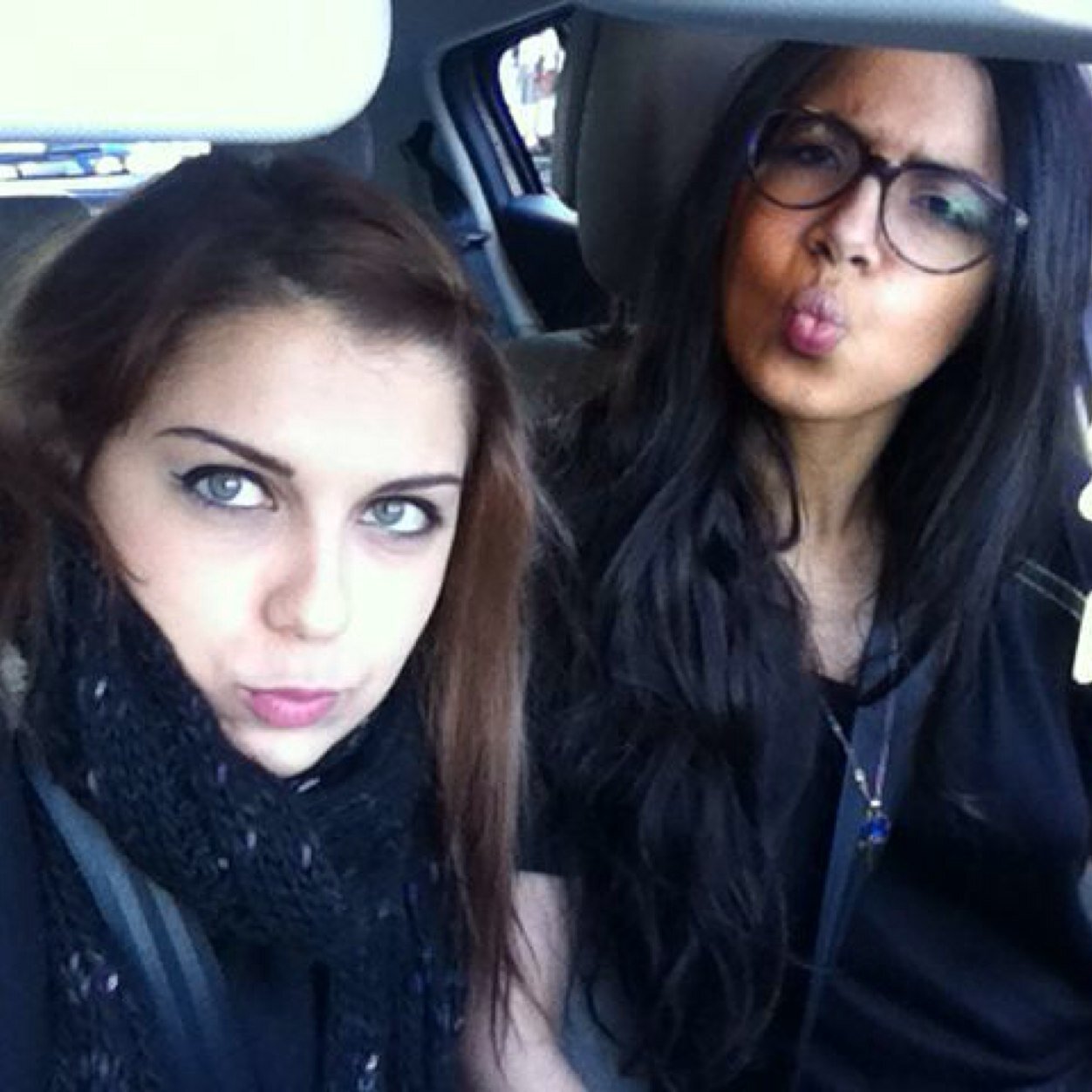 znb_mg's profile picture. Droit à Paris II, militante PS (95)