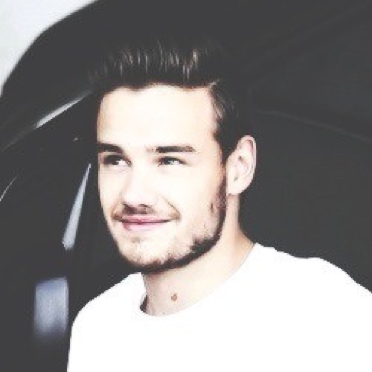 follow @urghhmalik, ily guys.