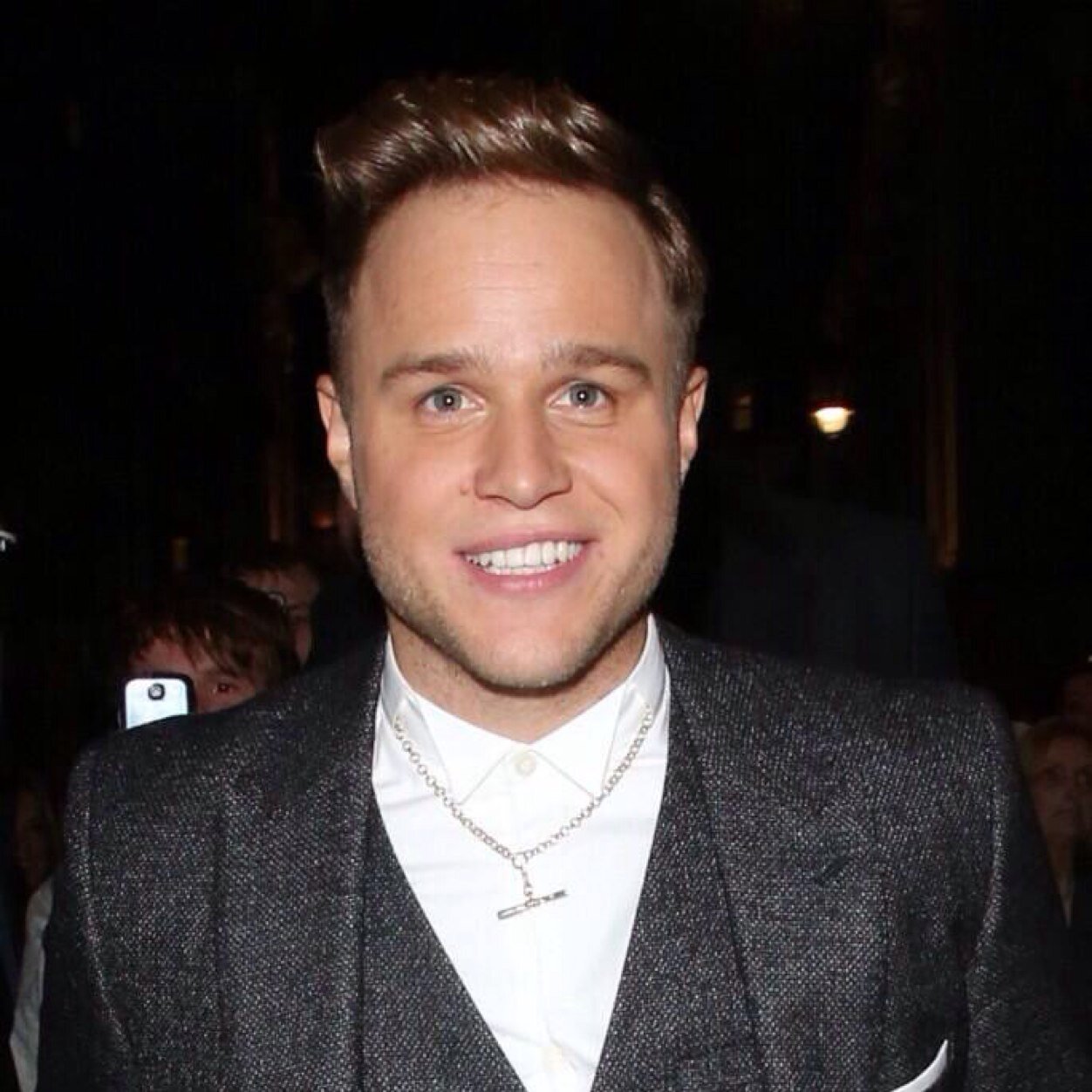 Olly Murs! I follow back. Follow my main account @Samii_Olly .