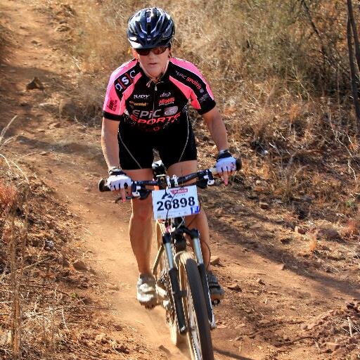 loves hubby and boys.....enjoy cyclingsssssss and running - love to live!
