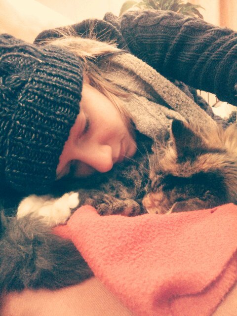 Juxion_'s profile picture. Sage-femme, infi, tricoteuse convaincue, slow cosmeteuse débutante, sportive (un peu) et la tête partout mais surtout ailleurs. Insta: Juxion