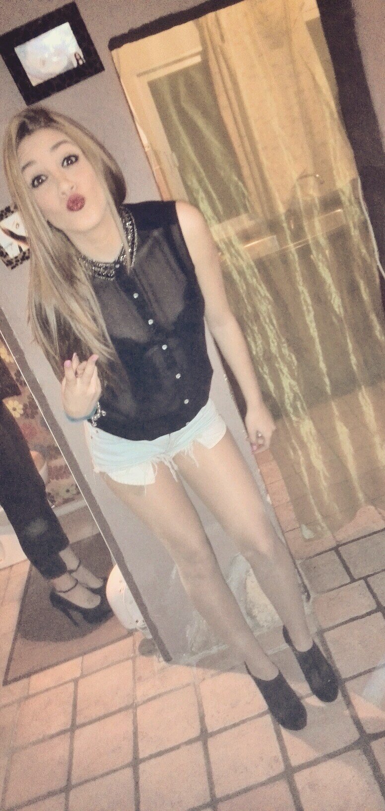 Lorena235's profile picture. La palabra más alta la transmites con el silencio..a veces gritar no sirve de nada y lo decimos todo callando.