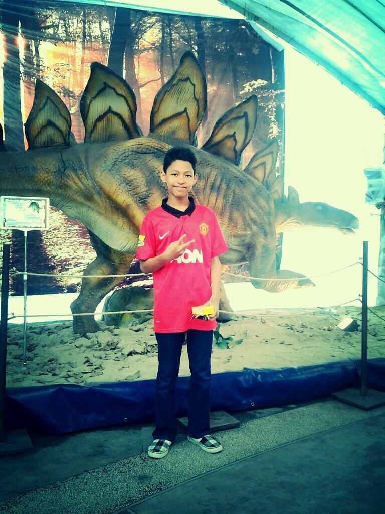 Do THe Best FrieNdS ...GOod LUcK!!!! FollOw Me and I follow You BacK!!!``I Love ManCHesTer UnIted
 Fc!!