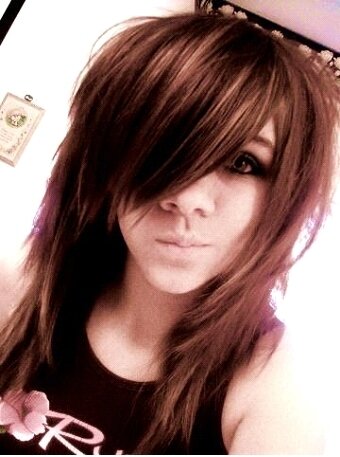 Austin Carlile 3 OM&M  i play guitar. i love my friends and family :)