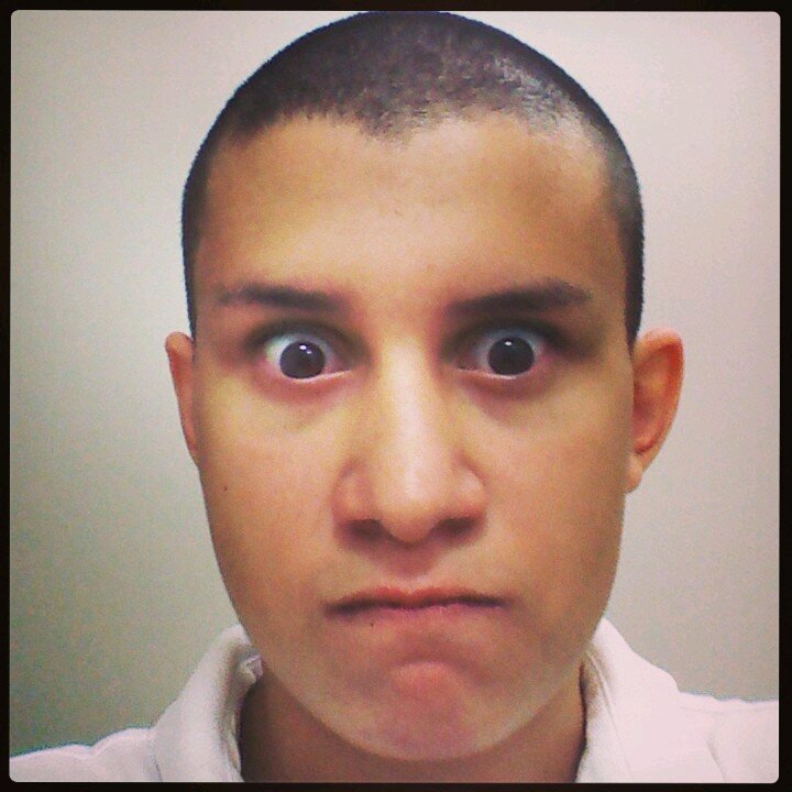 Matheus Ribeiro, 18 anos. Preguiçoso, fica no pc o dia todo e, quando com sono, mal educado.