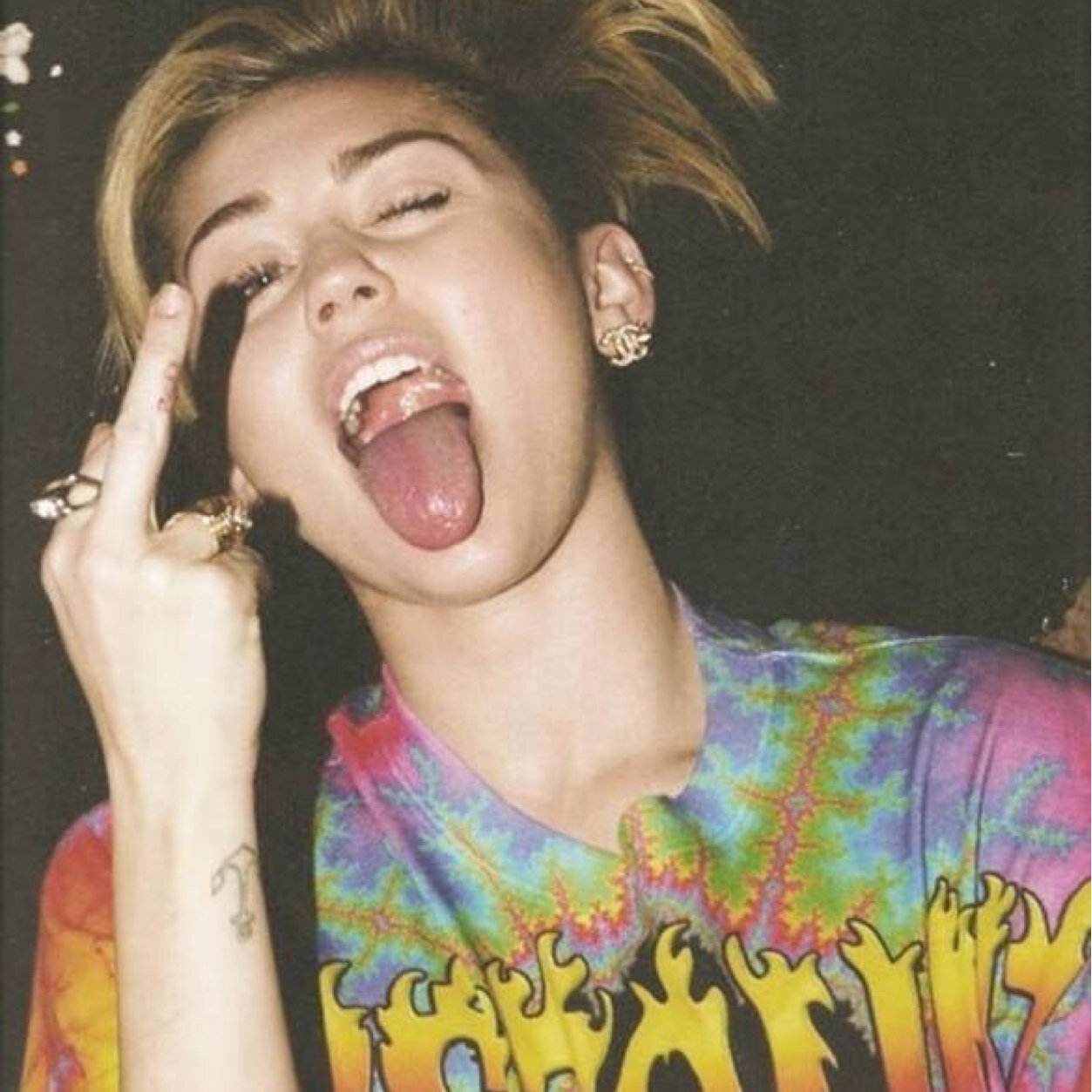 I'm an Italian smiler since 2006❤️ 109 days until BangerzTour 8-06-2014.